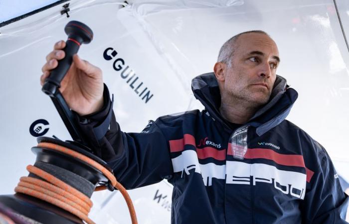 skipper Fabrice Amedeo takes advantage of the Vendée globe to probe the oceans