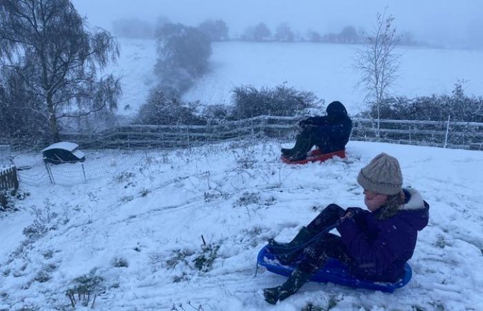 UK weather: New snow and ice alerts issued as forecasters warn of more travel disruption | UK News