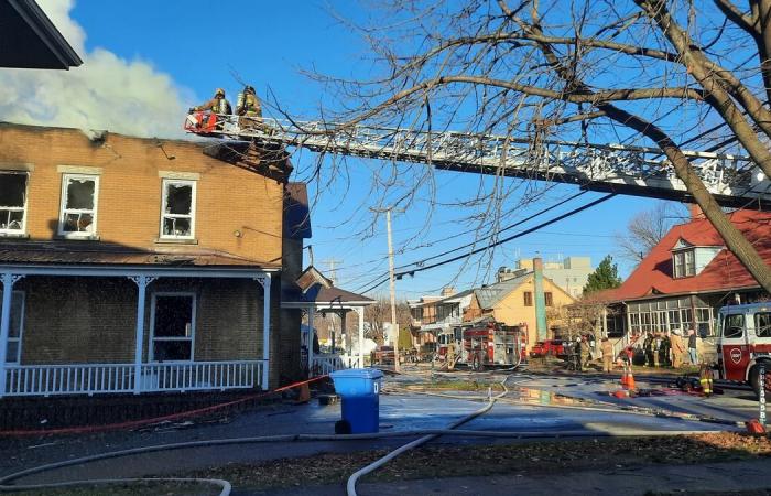 A fire devastates an apartment building in Nicolet