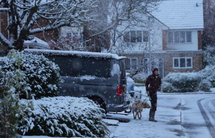 UK weather: New snow and ice alerts issued as forecasters warn of more travel disruption | UK News