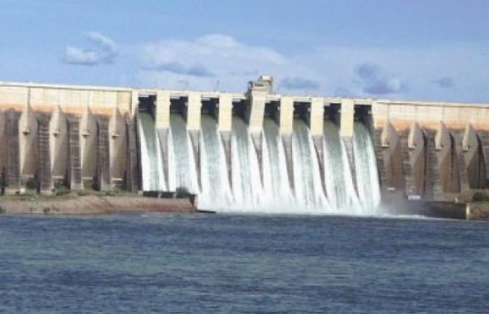 Water releases are stopped at the Manantali dam