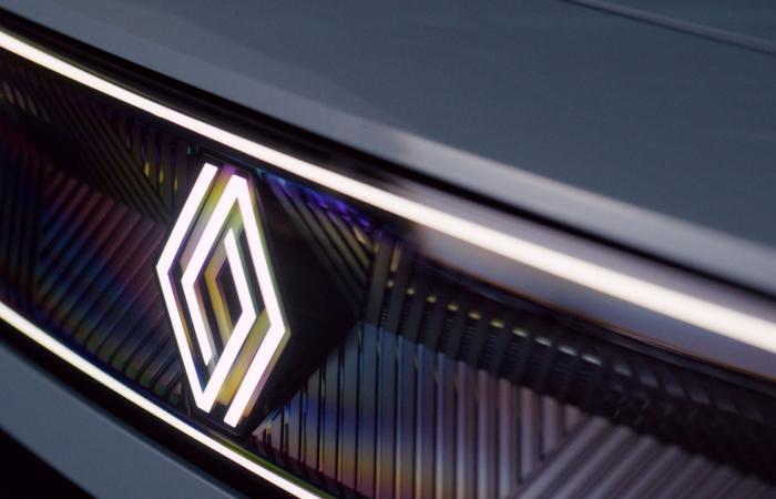 The Renault 4 E-Tech electric reveals a… bright grille design