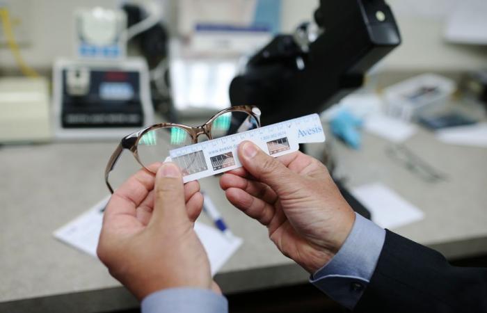 Optometrists will contest the decree which forces them to remain in the public system