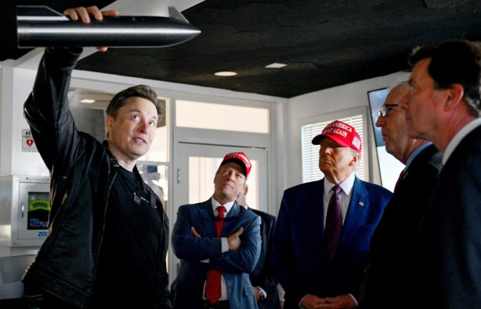 Trump watches SpaceX launch Starship’s 6th test flight (photos)