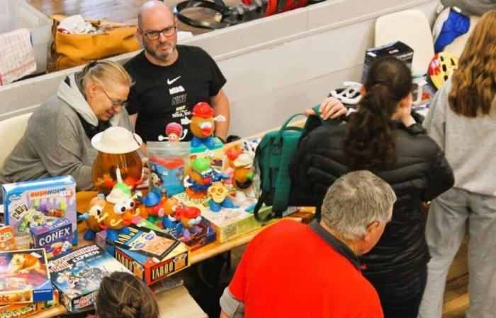 In Saumur, a toy and book exchange organized a few weeks before Christmas