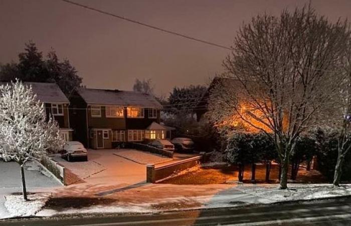 UK weather: New snow and ice alerts issued as forecasters warn of more travel disruption | UK News