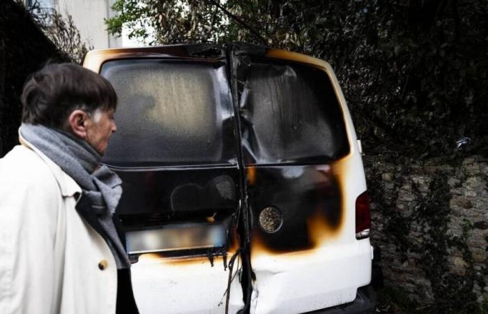 In Quimper, the van of a septuagenarian burned down