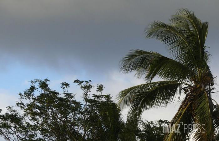 In Reunion, a calm night with ex-cyclone Bheki in the area