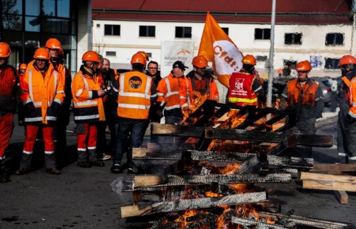 ArcelorMittal employees in Reims vent their anger after the announcement of the site's closure