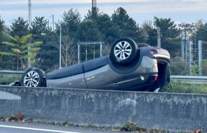 Four injured and a car on the roof after an accident in Angers