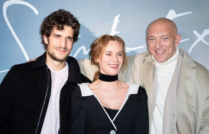 Complicit glances between Louis Garrel, Diane Kruger and Vincent Cassel at the premiere of “Saint-Ex” in Paris