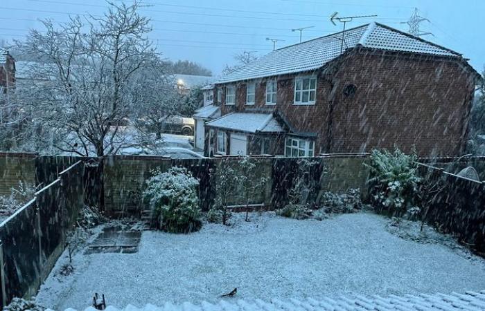 UK weather: New snow and ice alerts issued as forecasters warn of more travel disruption | UK News