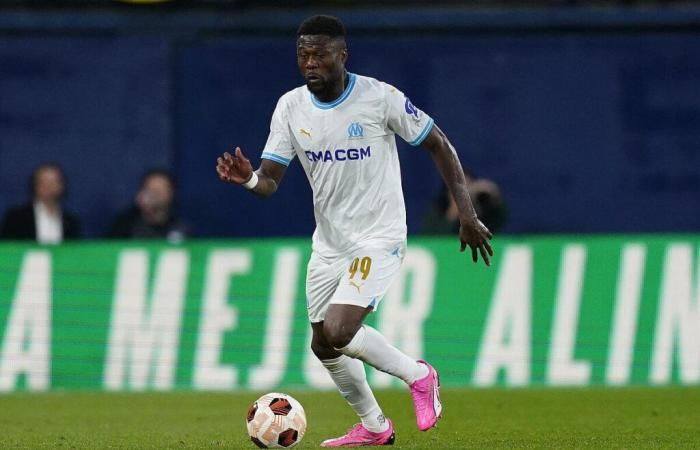 Mbemba in Brest, OM makes a strong choice