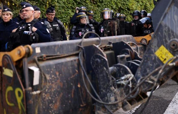 Images of farmers expelled from the Lot-et-Garonne prefecture, including leaders of Rural Coordination