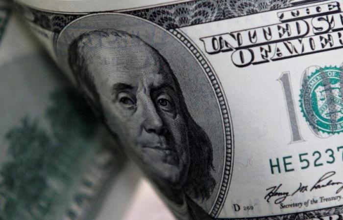 The dollar resumes its progression, central banks review their monetary policy