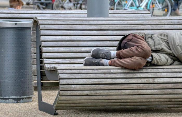 A town in Charente-Maritime singled out by the Abbé-Pierre Foundation for its anti-homeless decree