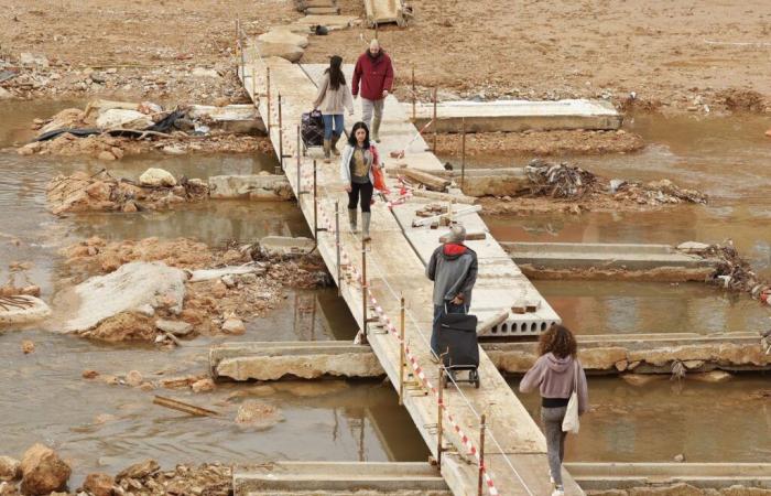 a retired general in charge of reconstruction in the Valencia region