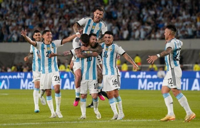 Argentina wins against Peru, Brazil and Uruguay separate in a draw