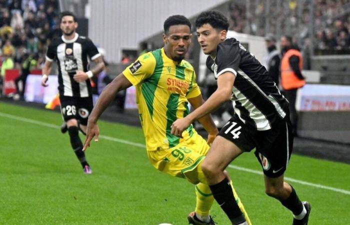 Angers Sco. Yassin Belkhdim and Cédric Hountondji in reprise