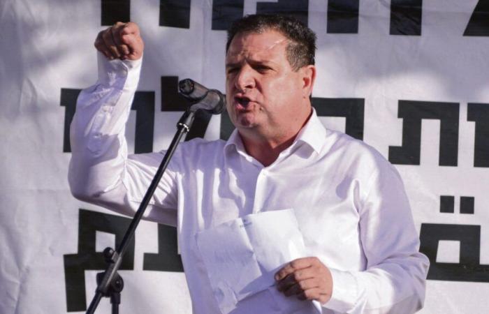 Israeli communist MP Ayman Odeh expelled from Knesset for denouncing Benjamin Netanyahu's crimes