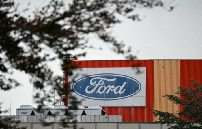 The car manufacturer Ford announces 4,000 new job cuts in Europe