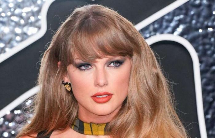 Taylor Swift’s New $54,000 Accessory Has Fans Speculating