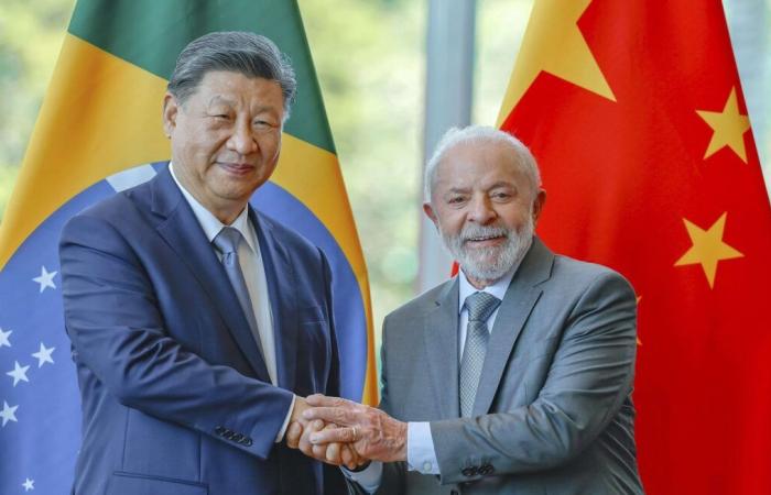 After a meeting with Lula, Xi calls for “more voices” to be gathered for “a political solution”…