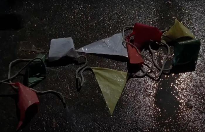 no one has figured out if these 10 images come from Jurassic Park or Back to the Future