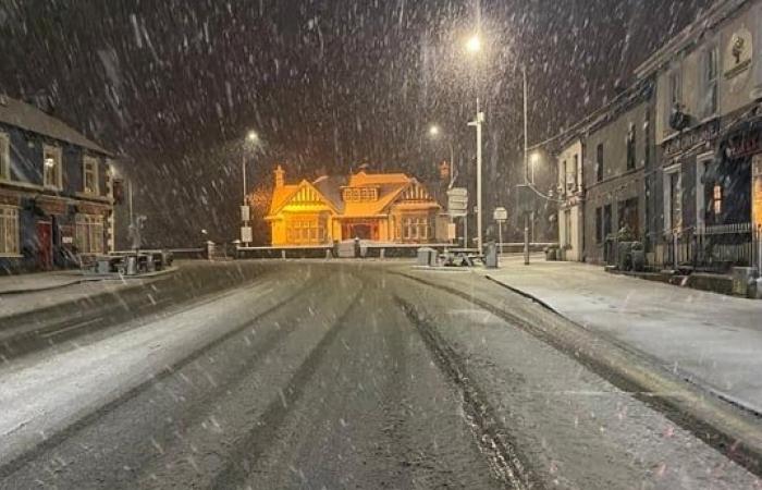 ‘Treacherous conditions’ as snow falls in south, west