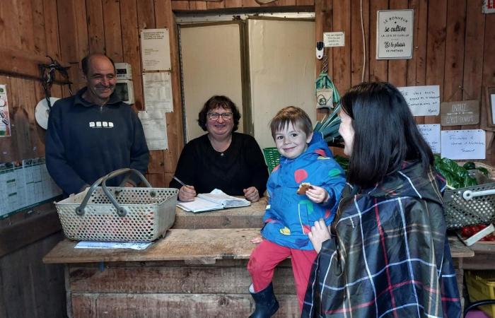 The “Wandering Market” in Dordogne, or how to find a little bit of everything “in the middle of nowhere”