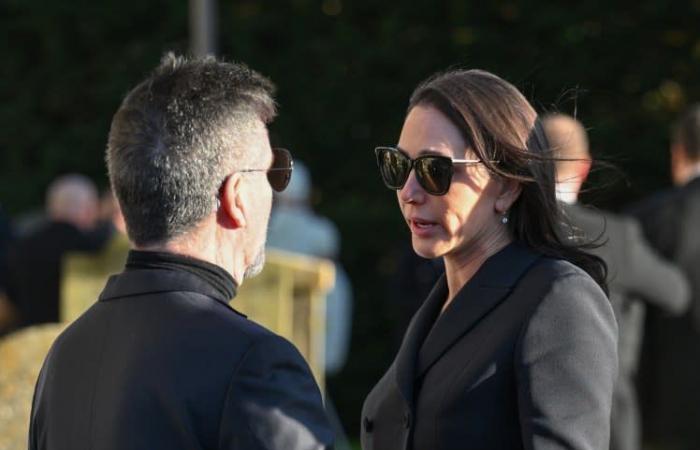 Simon Cowell breaks down crying, hugs Liam Payne’s parents at late singer’s UK funeral