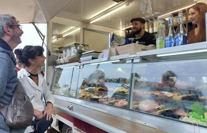 The “Wandering Market” in Dordogne, or how to find a little bit of everything “in the middle of nowhere”