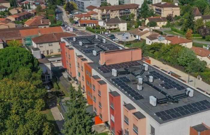 Cahors. Photovoltaic panels at the Les Pins autonomy residence