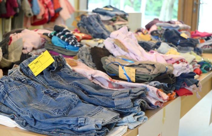 Emmaüs and the Secours populaire de Figeac overwhelmed by textile donations