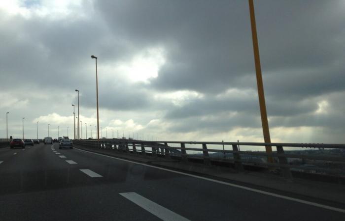 the Cheviré bridge completely closed to traffic