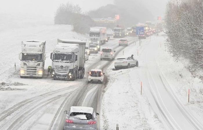 The first snowflakes are already disrupting traffic in French-speaking Switzerland