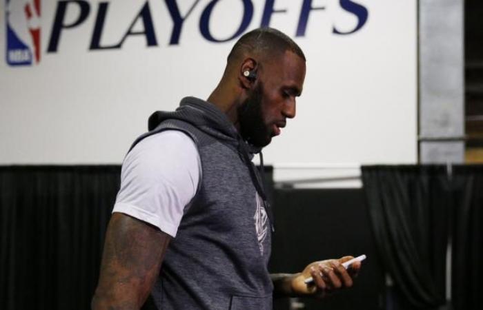 Annoyed, LeBron James leaves (temporarily) social networks