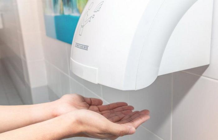 A little-known danger in public toilets: why should we avoid hand dryers?