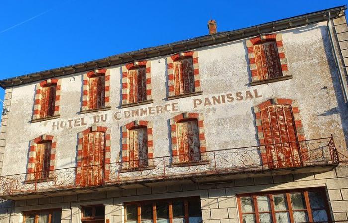 This old hotel in Aveyron will be renovated to accommodate offices and cultural projects