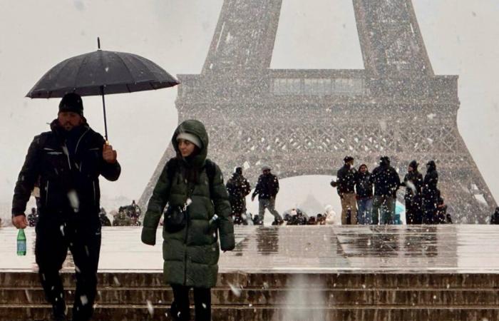 From the Louvre to the Palace of Versailles… Discover the magnificent images of Paris under the snow this Thursday