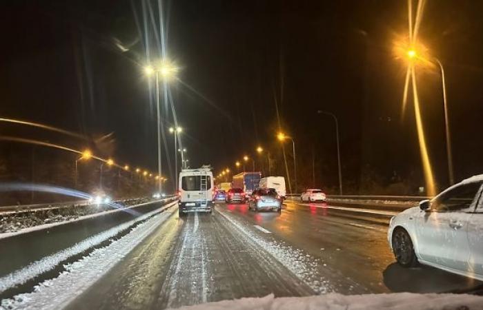 Snow and ice: numerous accidents this Thursday morning, 485 km of cumulative queues