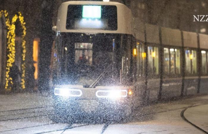 Snow in the lowlands is causing chaos in Switzerland