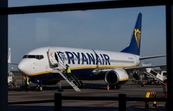 Ryanair threatens to halve its presence in France