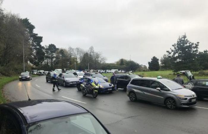 LIVE – angry Finistère taxis largely block the Pen-ar-C’hleuz roundabout, meeting in progress at the sub-prefecture [Vidéo]