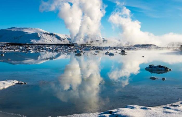 Spectacular images of Iceland's famous Blue Lagoon invaded by volcanic lava