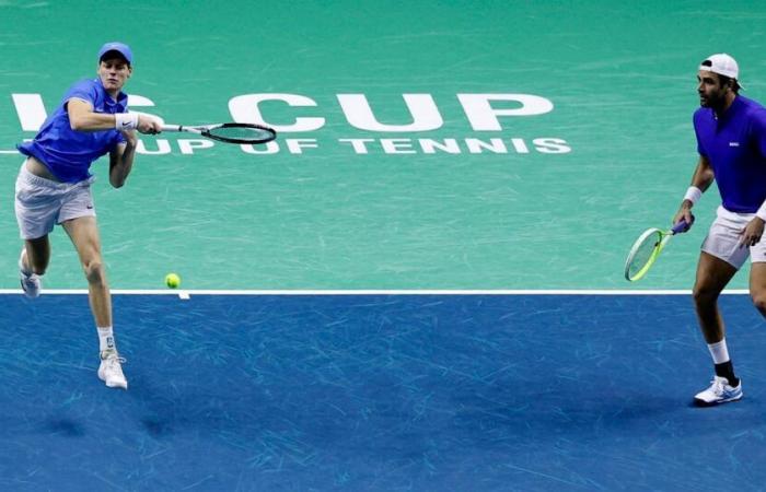 Italy wins the decisive doubles and will face Australia in the semi-final