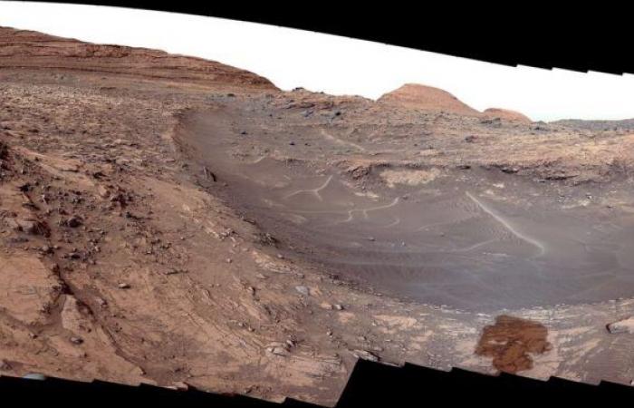 A NASA rover reveals a breathtaking view of Mars and reveals clues about the water!