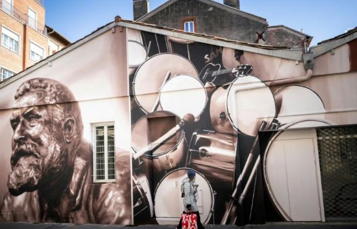 In Toulouse, a large fresco in homage to Jaurès for the 100th anniversary of his pantheonization