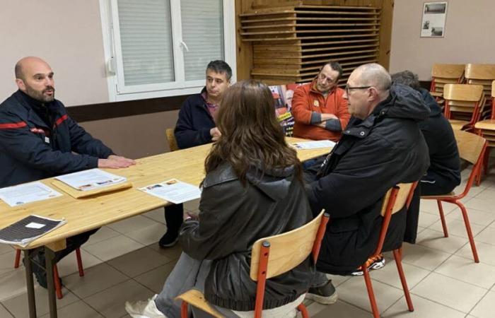 Champey-sur-Moselle. The Pont-à-Mousson emergency center travels to the field to recruit volunteer firefighters