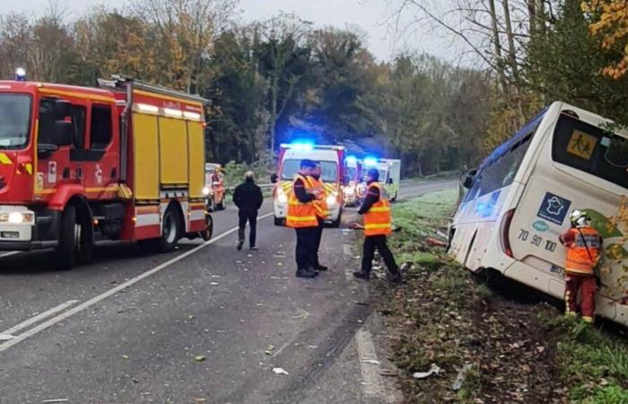 A bus carrying high school students hit head-on by a car in Senlis